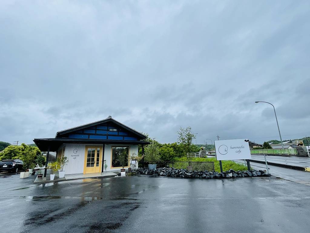 新店 下石町にカフェ Harenochi Cafe ハレノチカフェ がオープン 早速ランチで美味しいスパイスカレーランチを堪能 白壁とウッドとモザイクタイルの素敵な空間 ここは人気になる店だ 土岐市を駆ける男 やまだくん